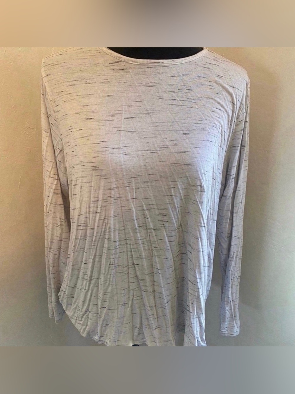 Women’s Light Gray Long-Sleeve Women’s Top (Size L)